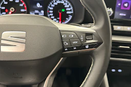 valkoinen SEAT Leon Sportstourer 2024 kuva 16.