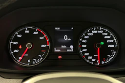 valkoinen SEAT Leon Sportstourer 2024 kuva 17.