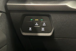 valkoinen SEAT Leon Sportstourer 2024 kuva 18.