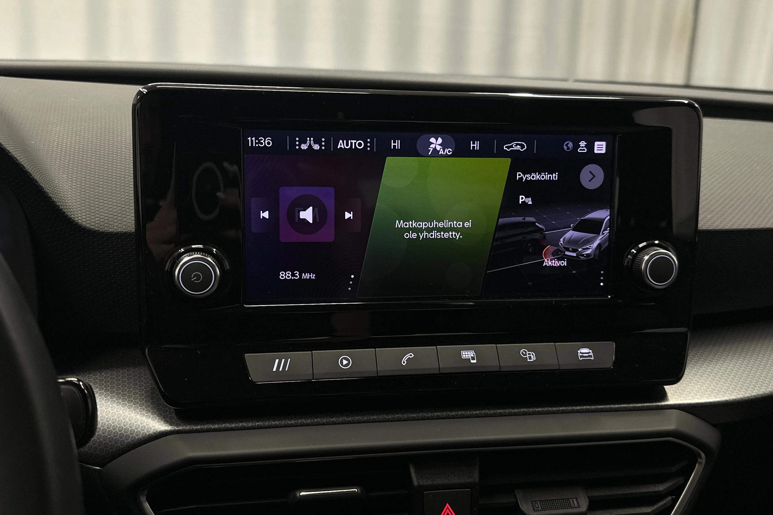 valkoinen SEAT Leon Sportstourer 2024 kuva 20.