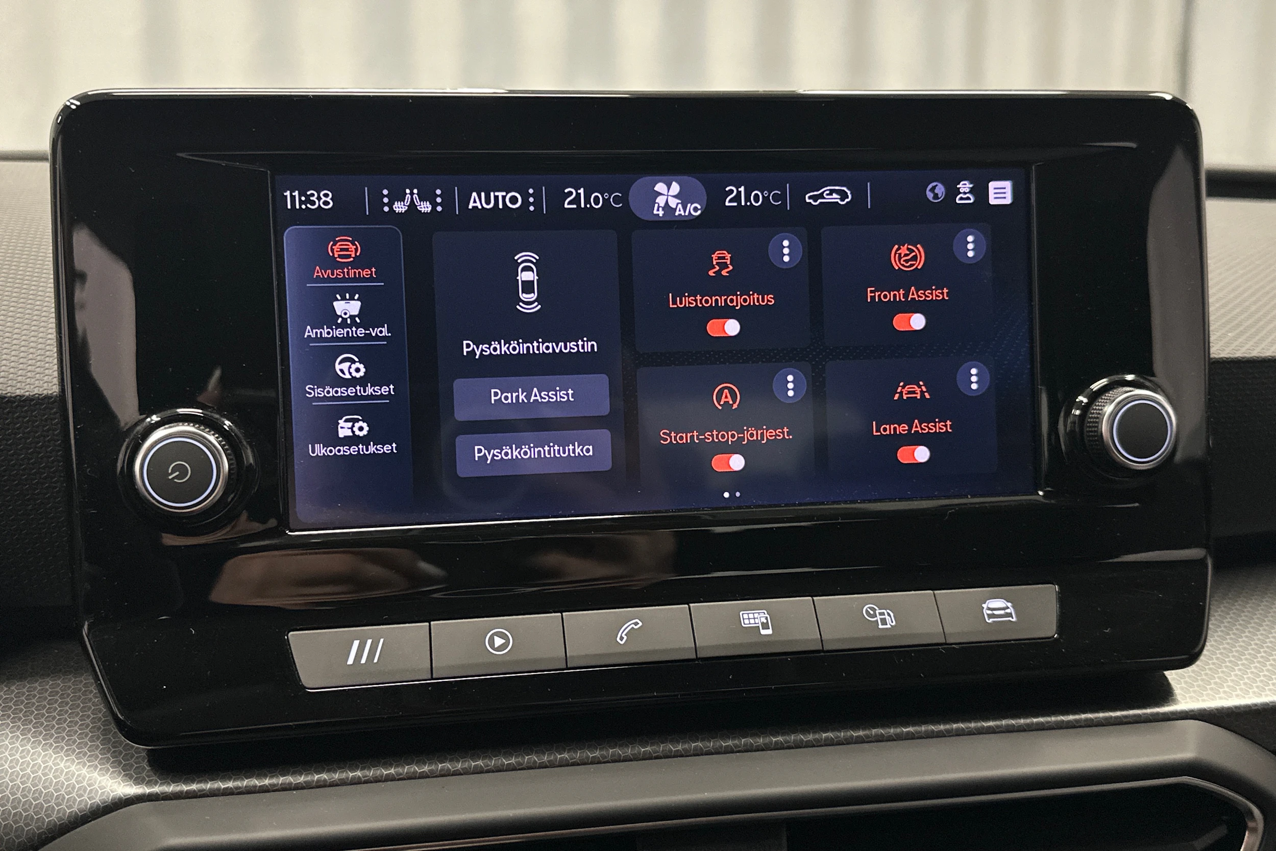 valkoinen SEAT Leon Sportstourer 2024 kuva 25.