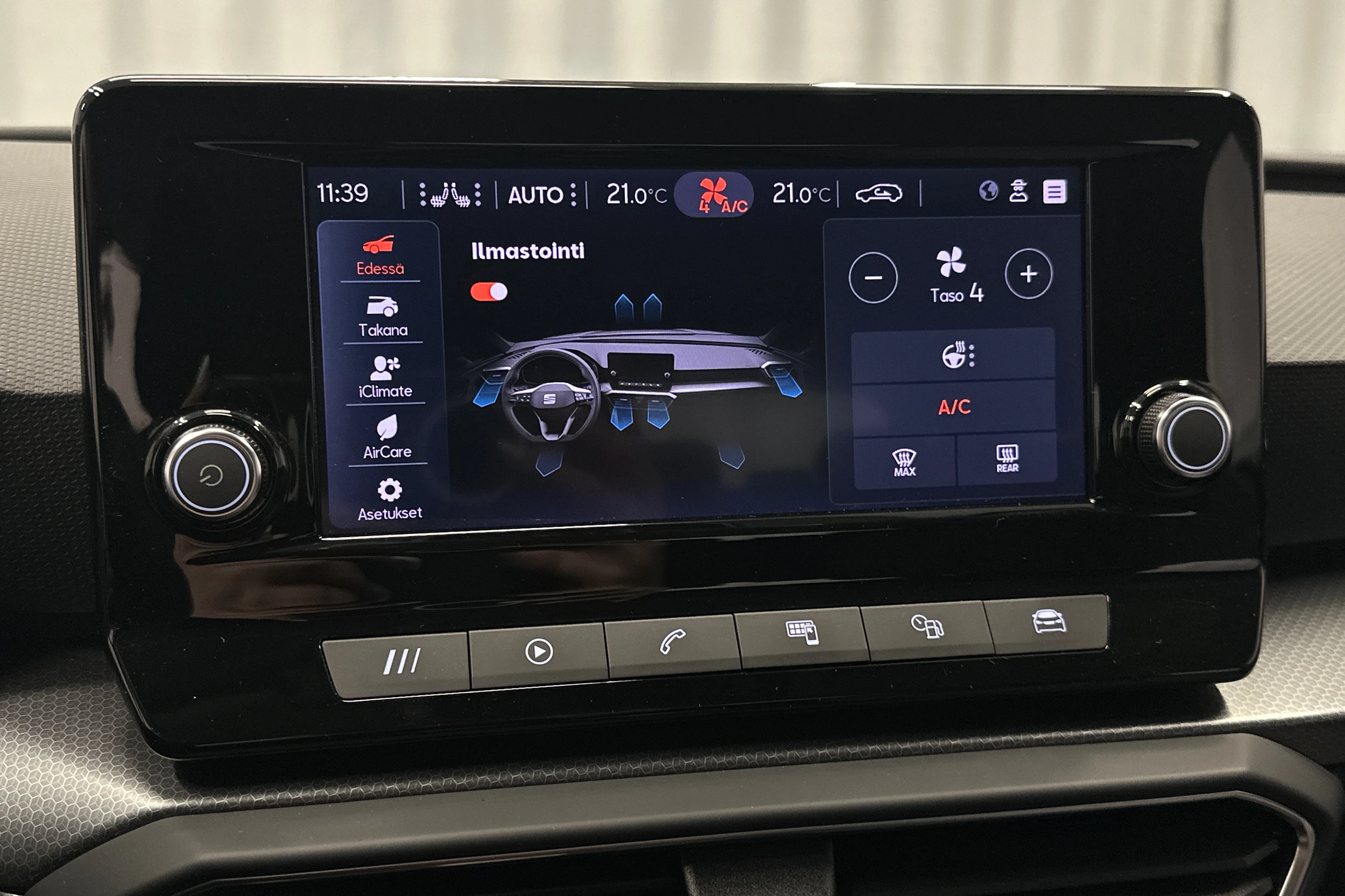 valkoinen SEAT Leon Sportstourer 2024 kuva 28.