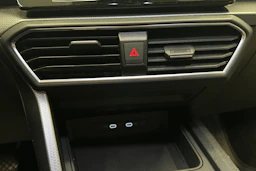 valkoinen SEAT Leon Sportstourer 2024 kuva 32.