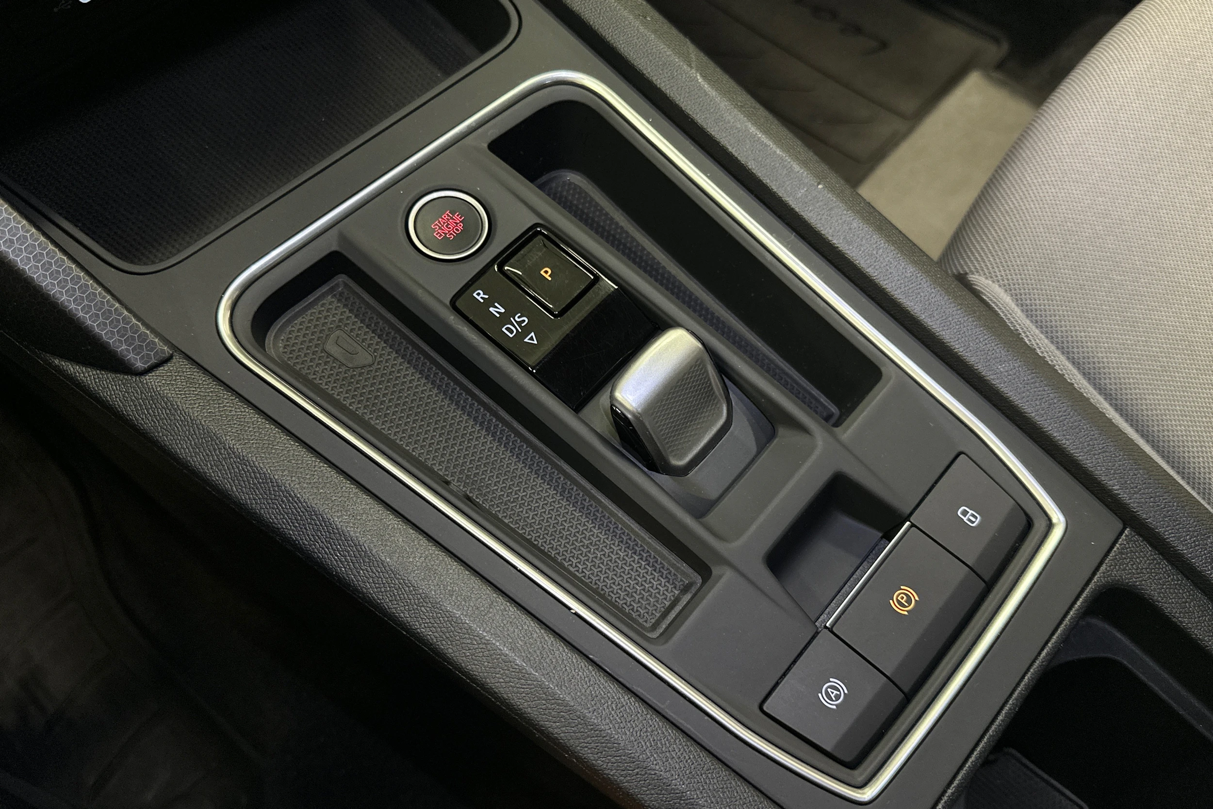 valkoinen SEAT Leon Sportstourer 2024 kuva 33.
