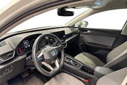 valkoinen SEAT Leon Sportstourer 2024 kuva 3.