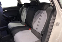 valkoinen SEAT Leon Sportstourer 2024 kuva 11.