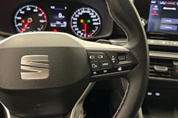 valkoinen SEAT Leon Sportstourer 2024 kuva 16.