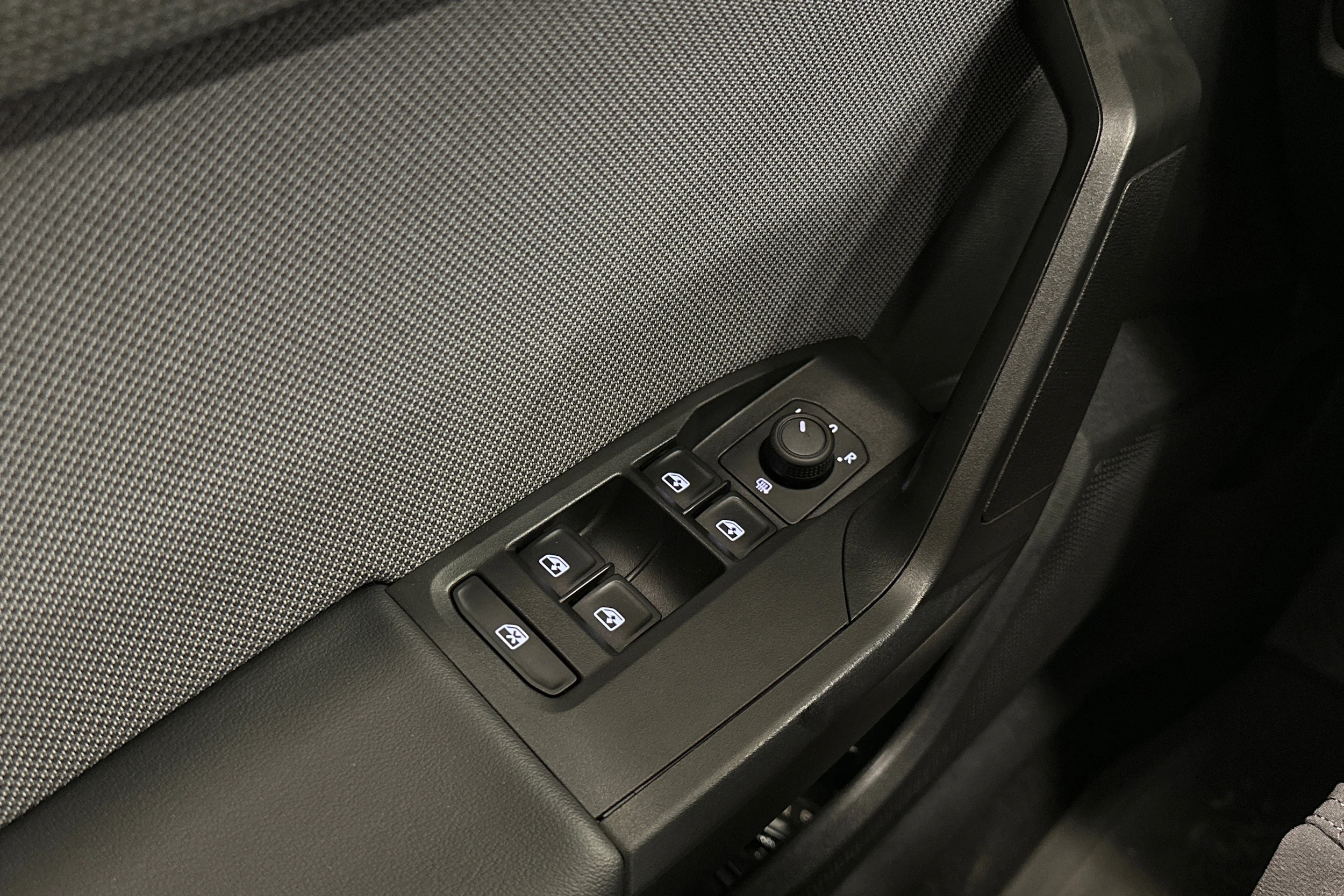valkoinen SEAT Leon Sportstourer 2024 kuva 19.