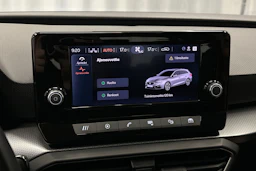 valkoinen SEAT Leon Sportstourer 2024 kuva 20.
