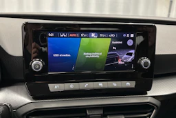 valkoinen SEAT Leon Sportstourer 2024 kuva 22.