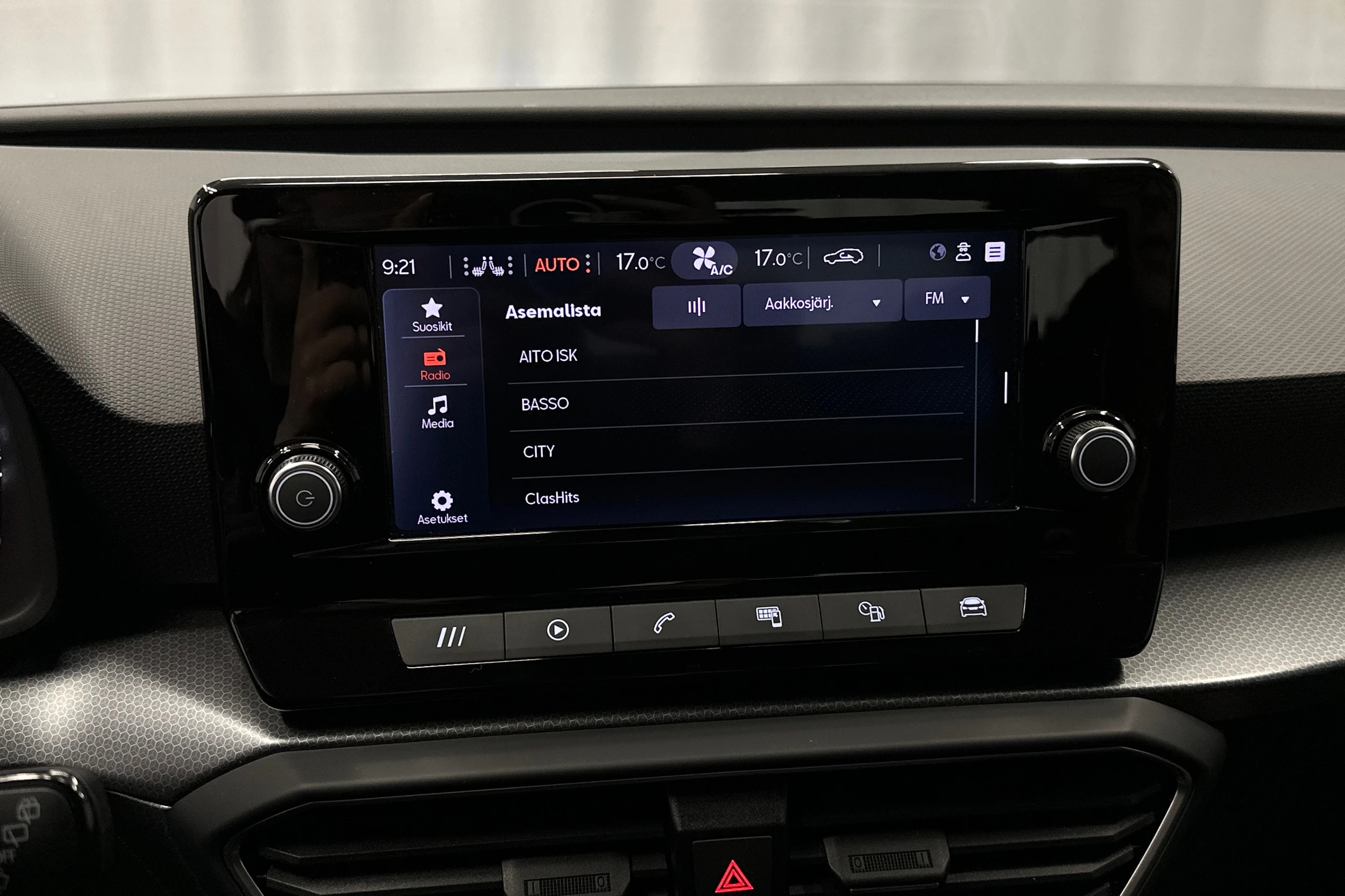 valkoinen SEAT Leon Sportstourer 2024 kuva 23.