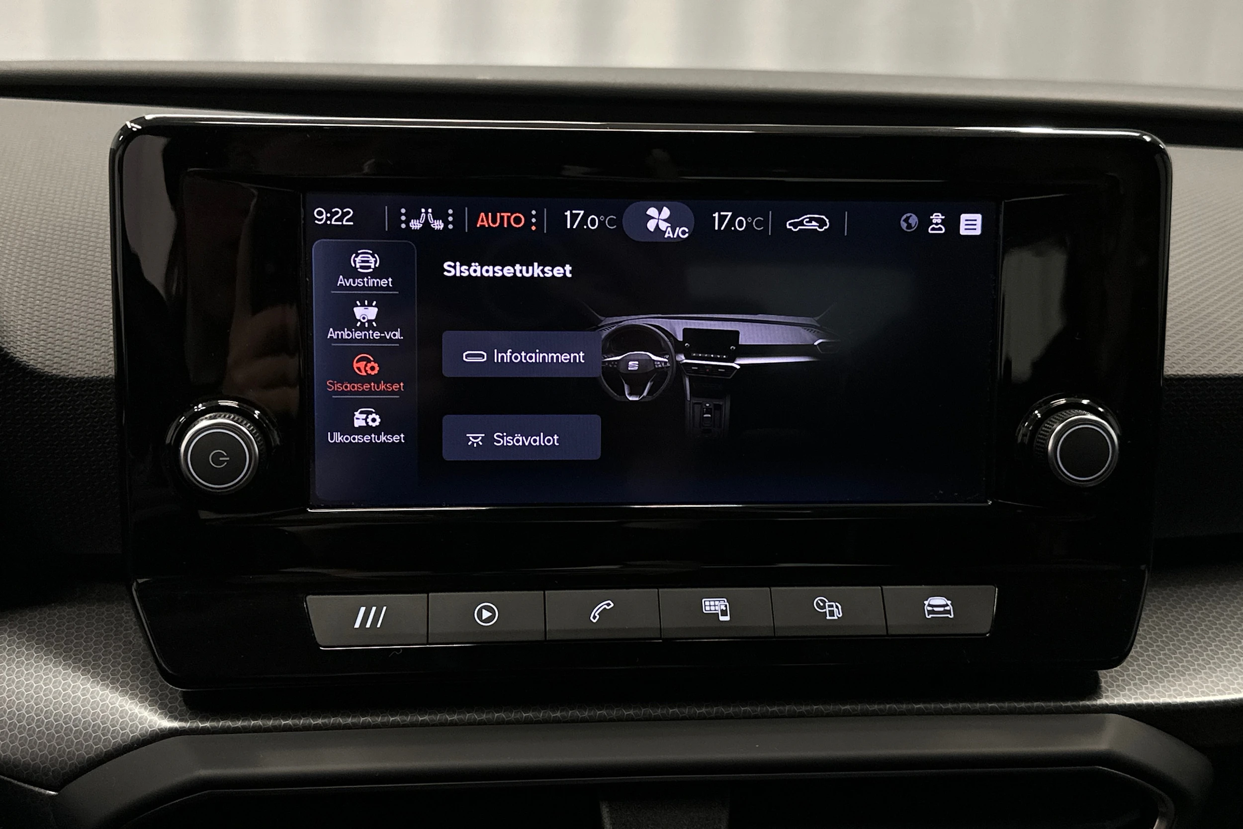 valkoinen SEAT Leon Sportstourer 2024 kuva 28.