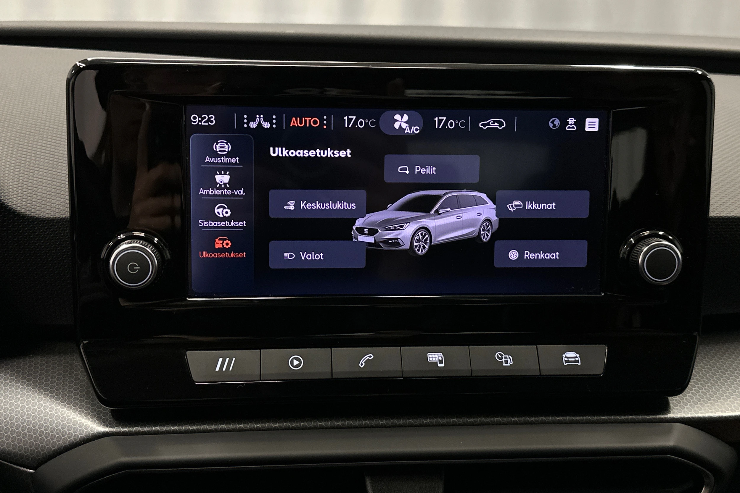 valkoinen SEAT Leon Sportstourer 2024 kuva 29.