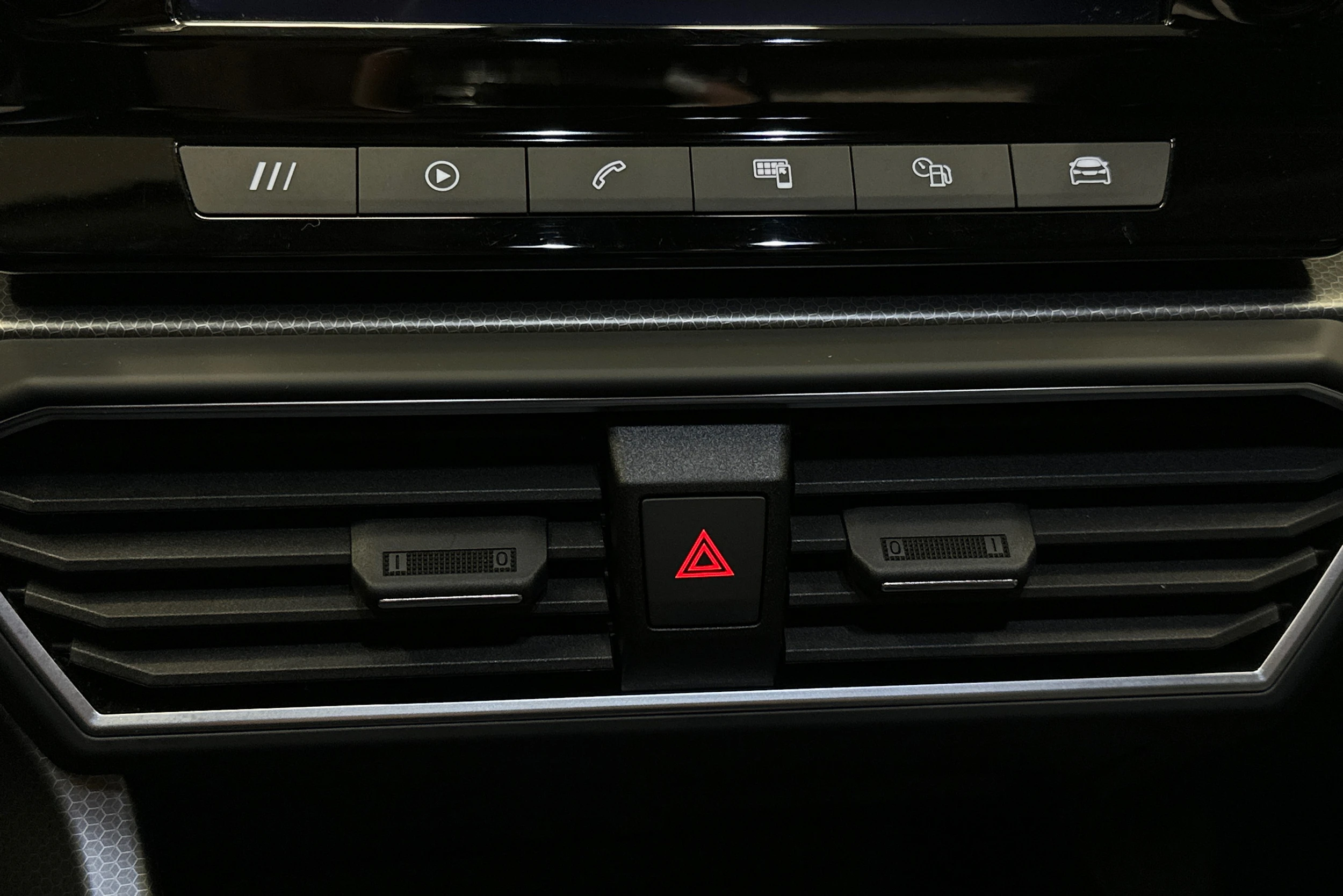 valkoinen SEAT Leon Sportstourer 2024 kuva 31.