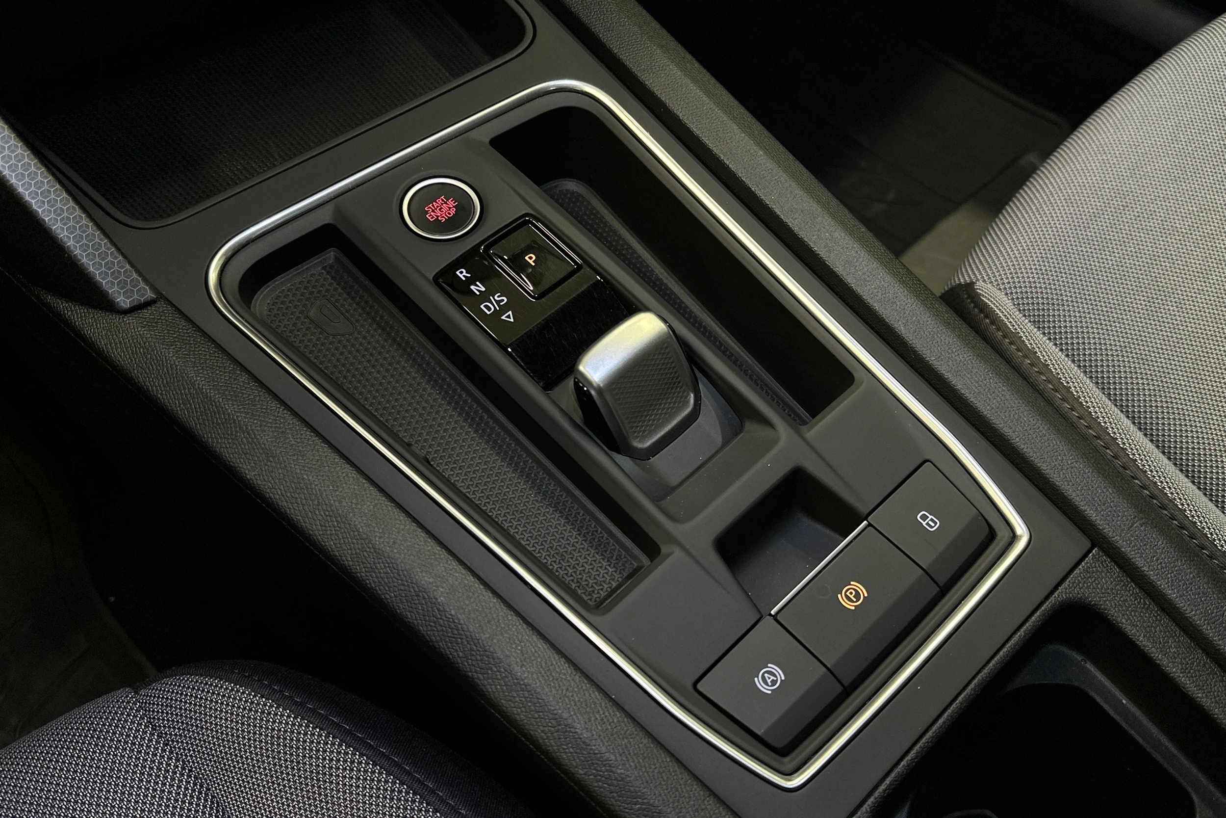 valkoinen SEAT Leon Sportstourer 2024 kuva 32.