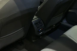 valkoinen SEAT Leon Sportstourer 2024 kuva 33.