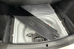 valkoinen SEAT Leon Sportstourer 2024 kuva 35.