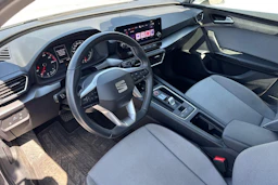 valkoinen SEAT Leon Sportstourer 2024 kuva 3.