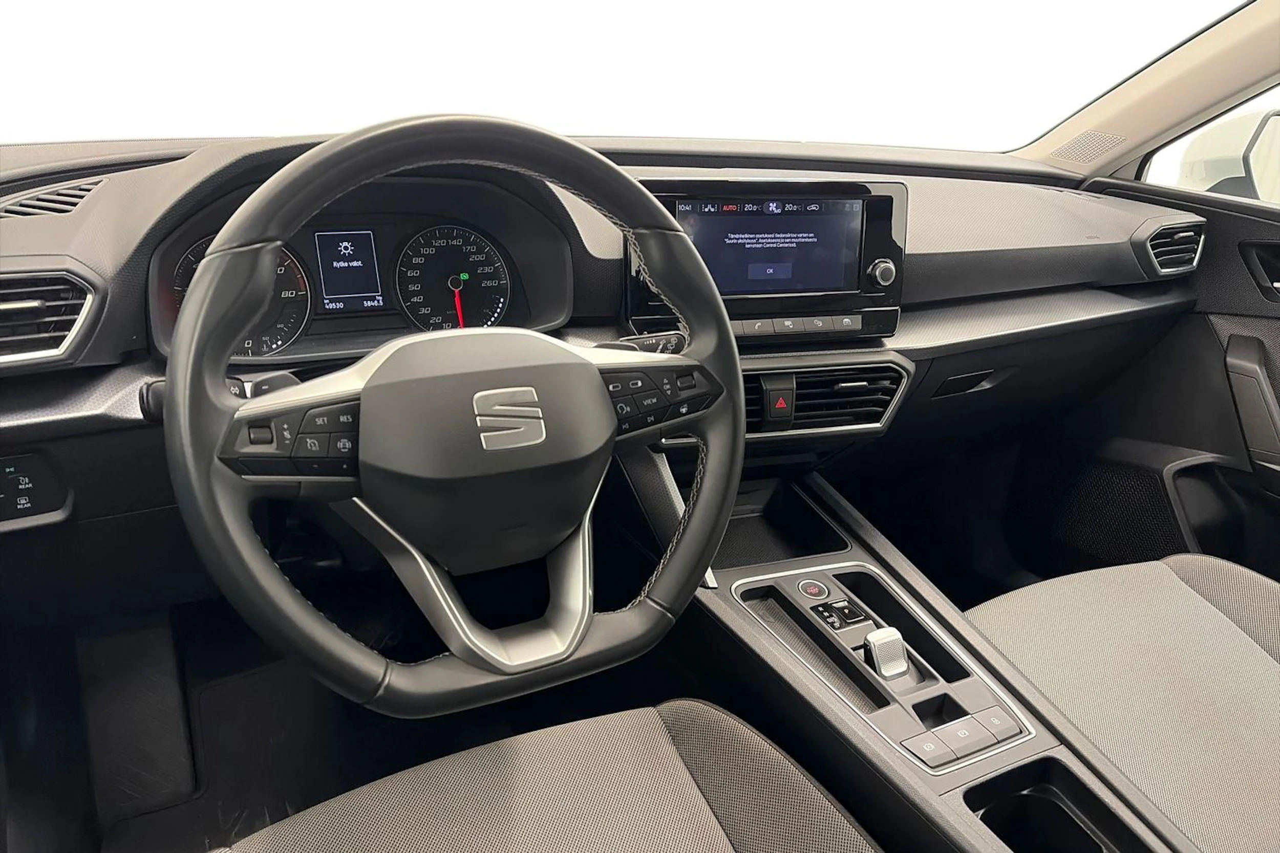 valkoinen SEAT Leon Sportstourer 2024 kuva 8.