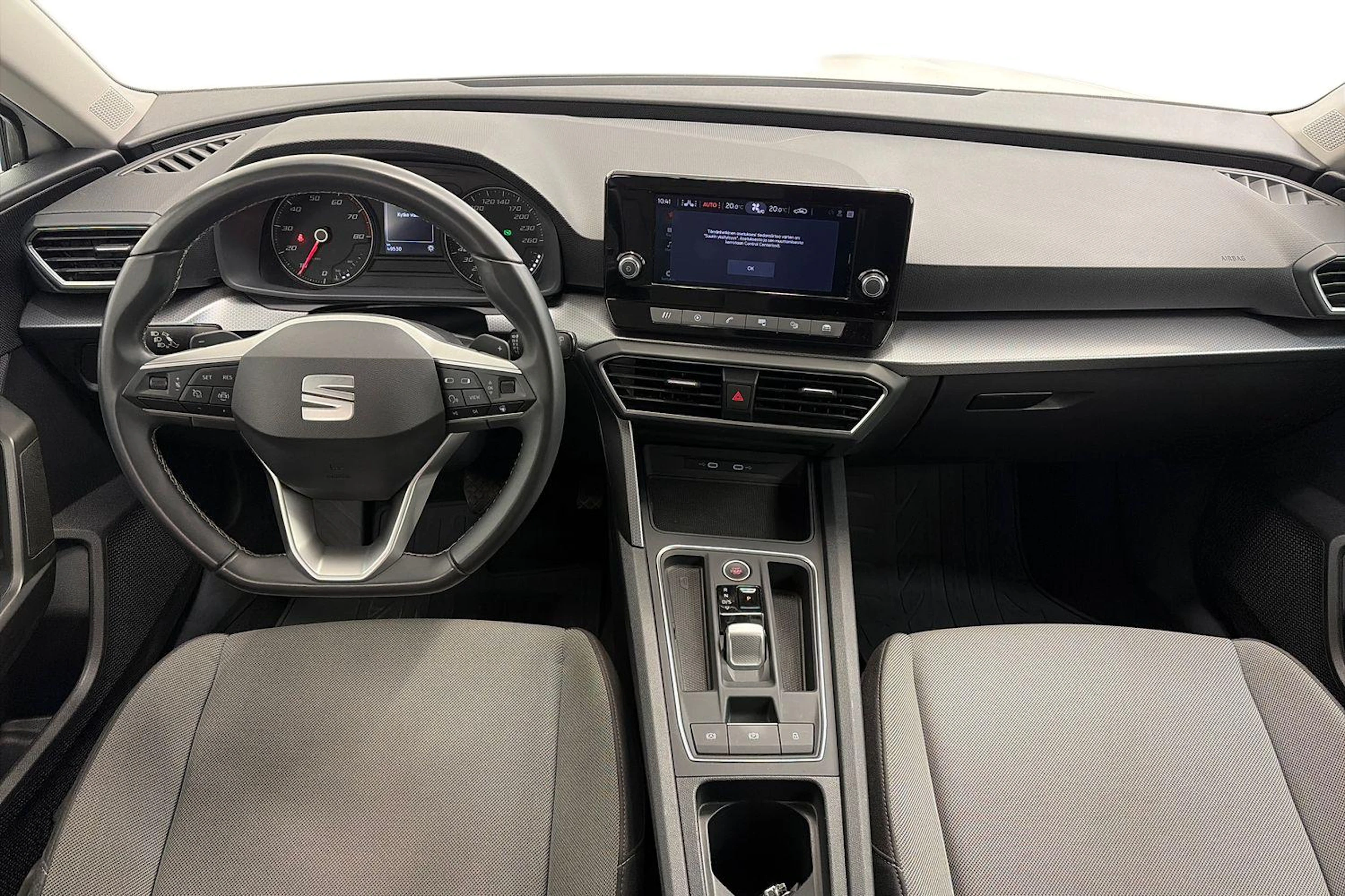 valkoinen SEAT Leon Sportstourer 2024 kuva 9.