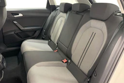 valkoinen SEAT Leon Sportstourer 2024 kuva 11.