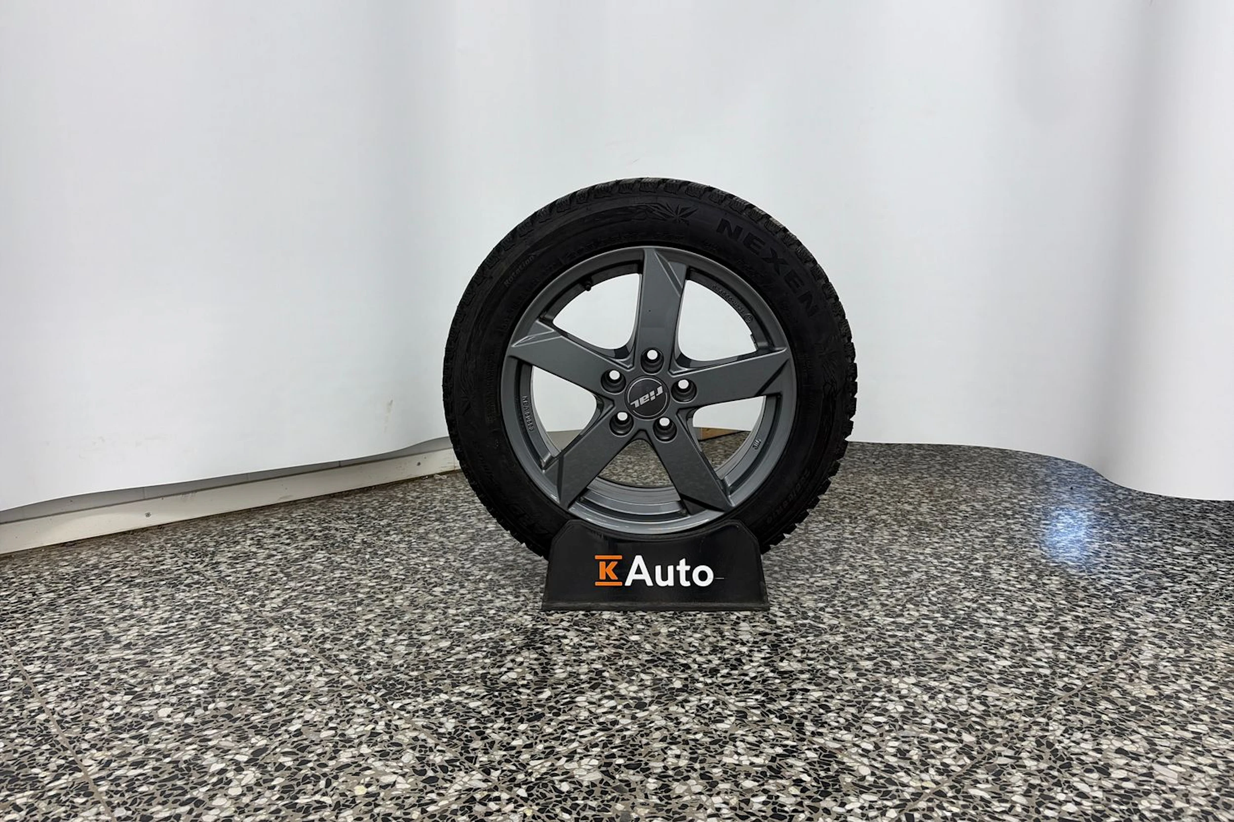 valkoinen SEAT Leon Sportstourer 2024 kuva 13.