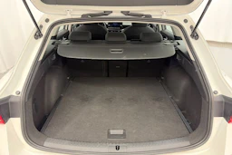 valkoinen SEAT Leon Sportstourer 2024 kuva 15.