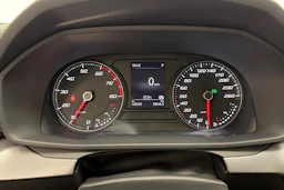 valkoinen SEAT Leon Sportstourer 2024 kuva 17.