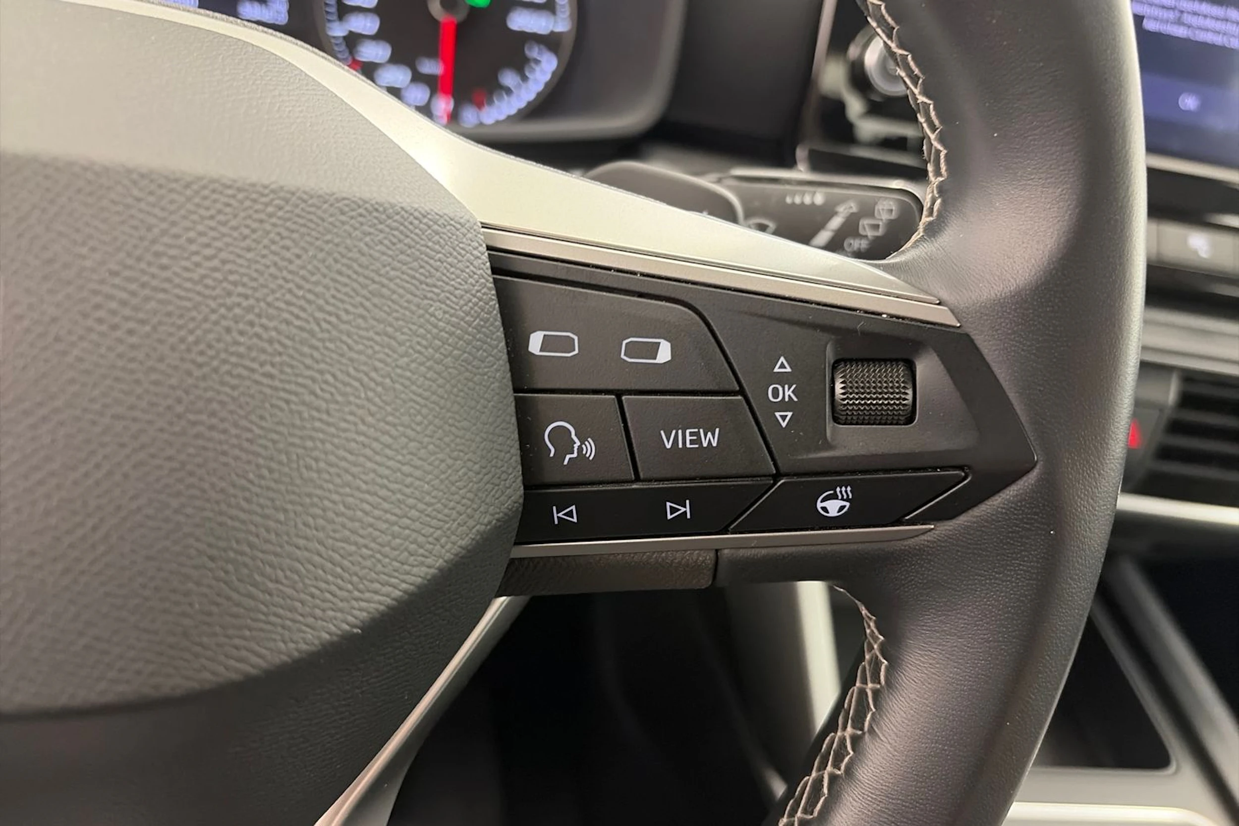 valkoinen SEAT Leon Sportstourer 2024 kuva 19.