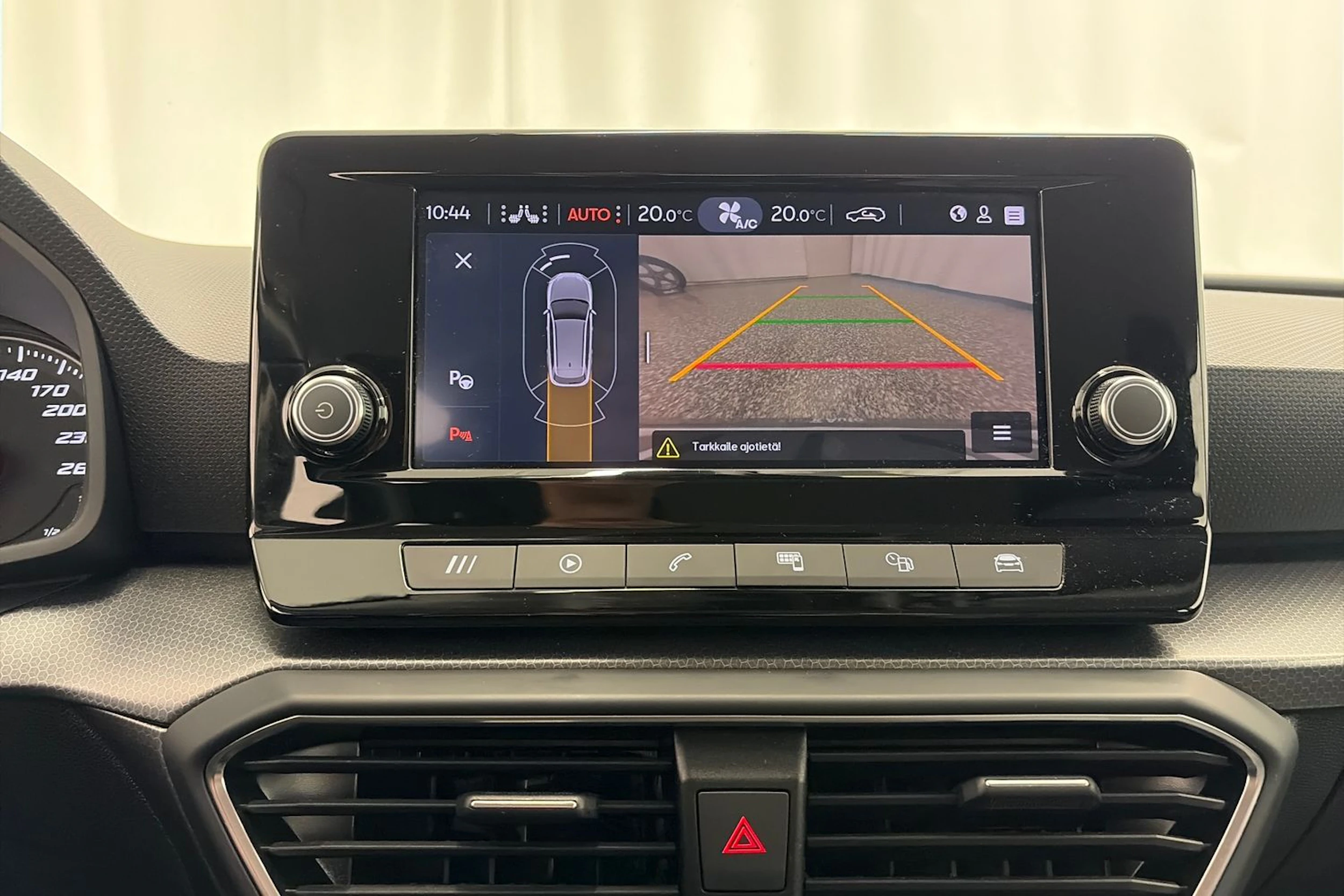 valkoinen SEAT Leon Sportstourer 2024 kuva 20.