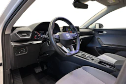 valkoinen SEAT Leon Sportstourer 2024 kuva 6.