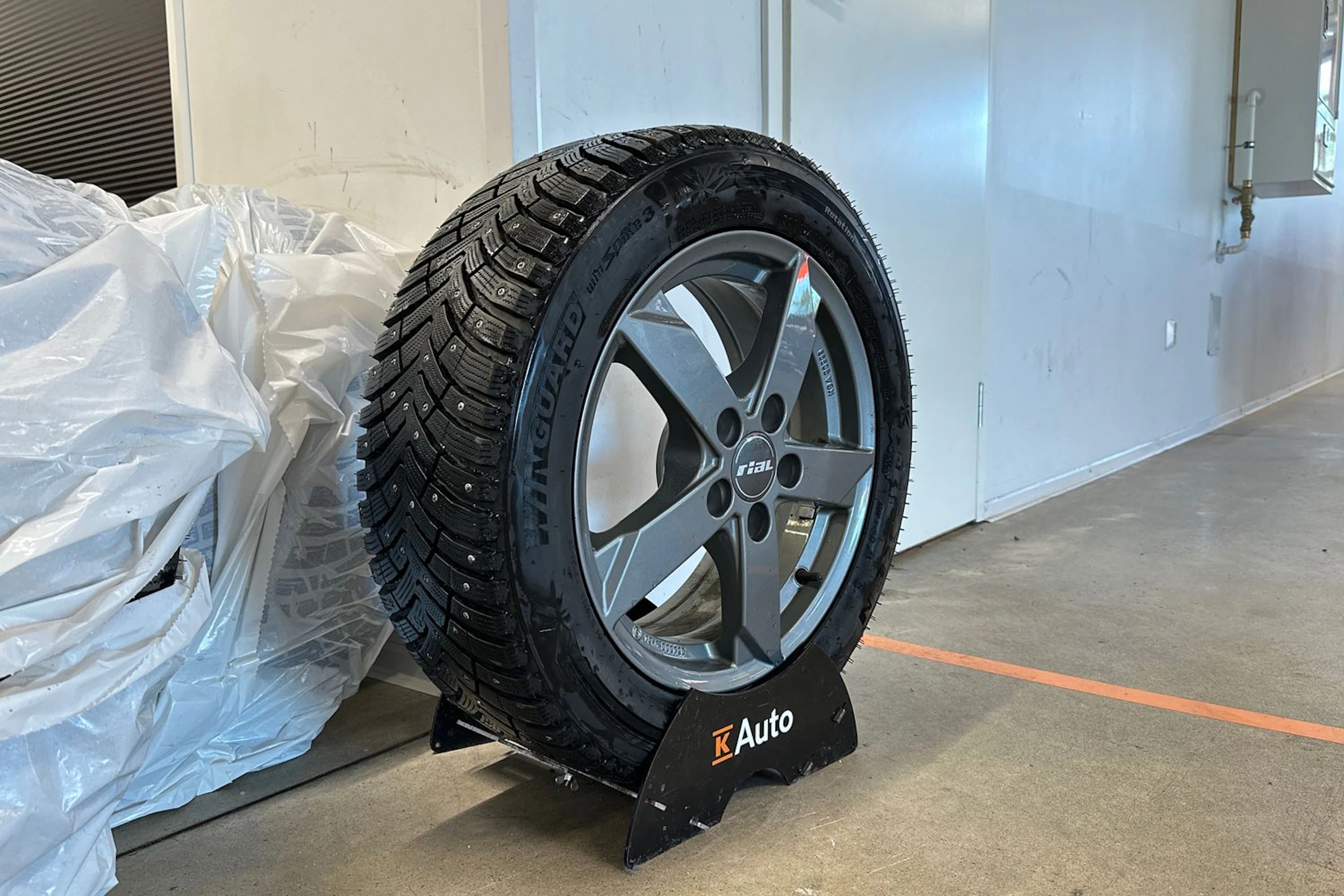 valkoinen SEAT Leon Sportstourer 2024 kuva 10.
