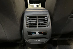 valkoinen SEAT Leon Sportstourer 2024 kuva 12.