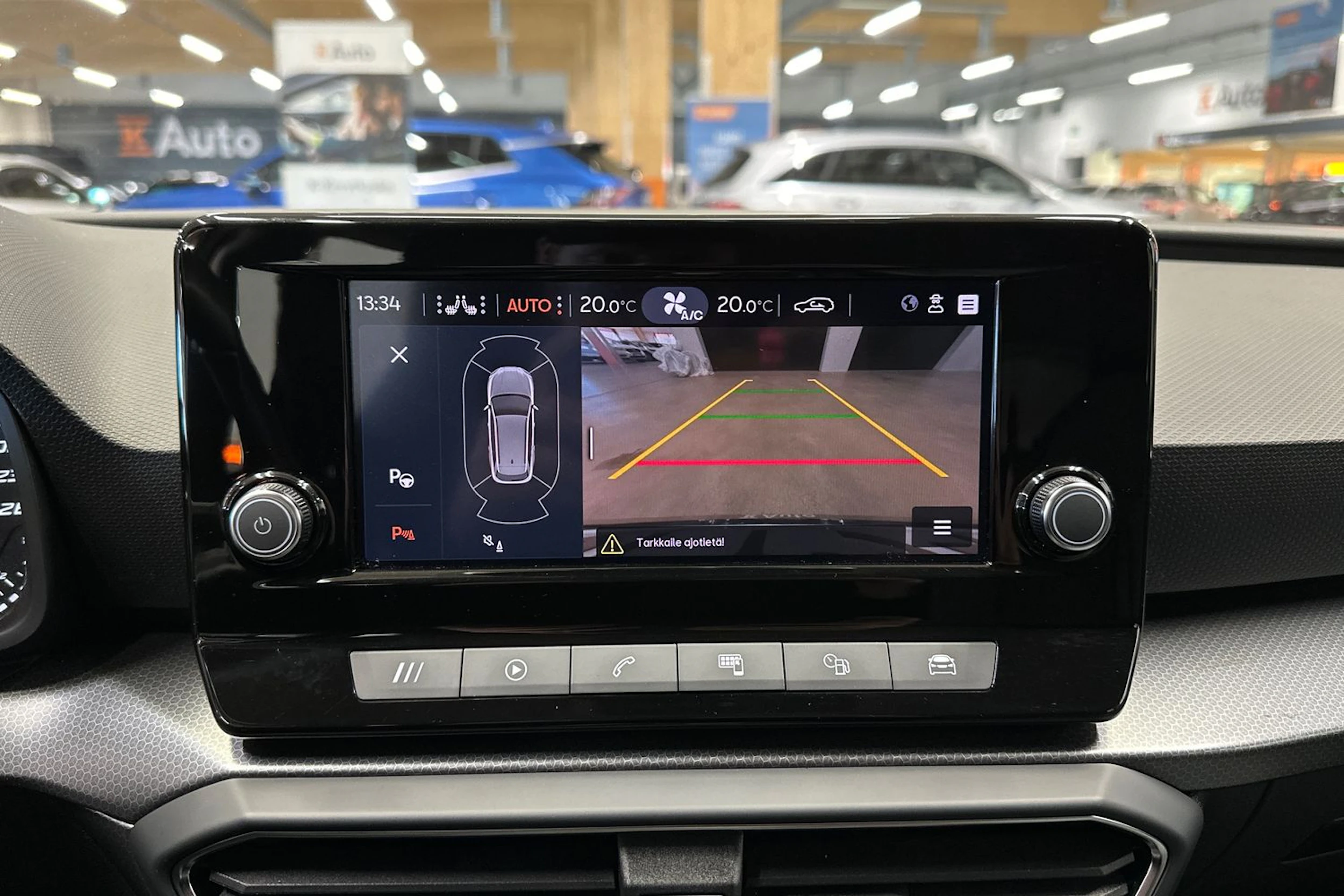 valkoinen SEAT Leon Sportstourer 2024 kuva 13.