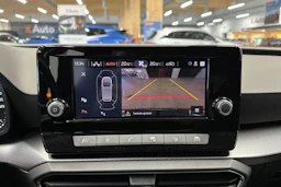 valkoinen SEAT Leon Sportstourer 2024 kuva 13.