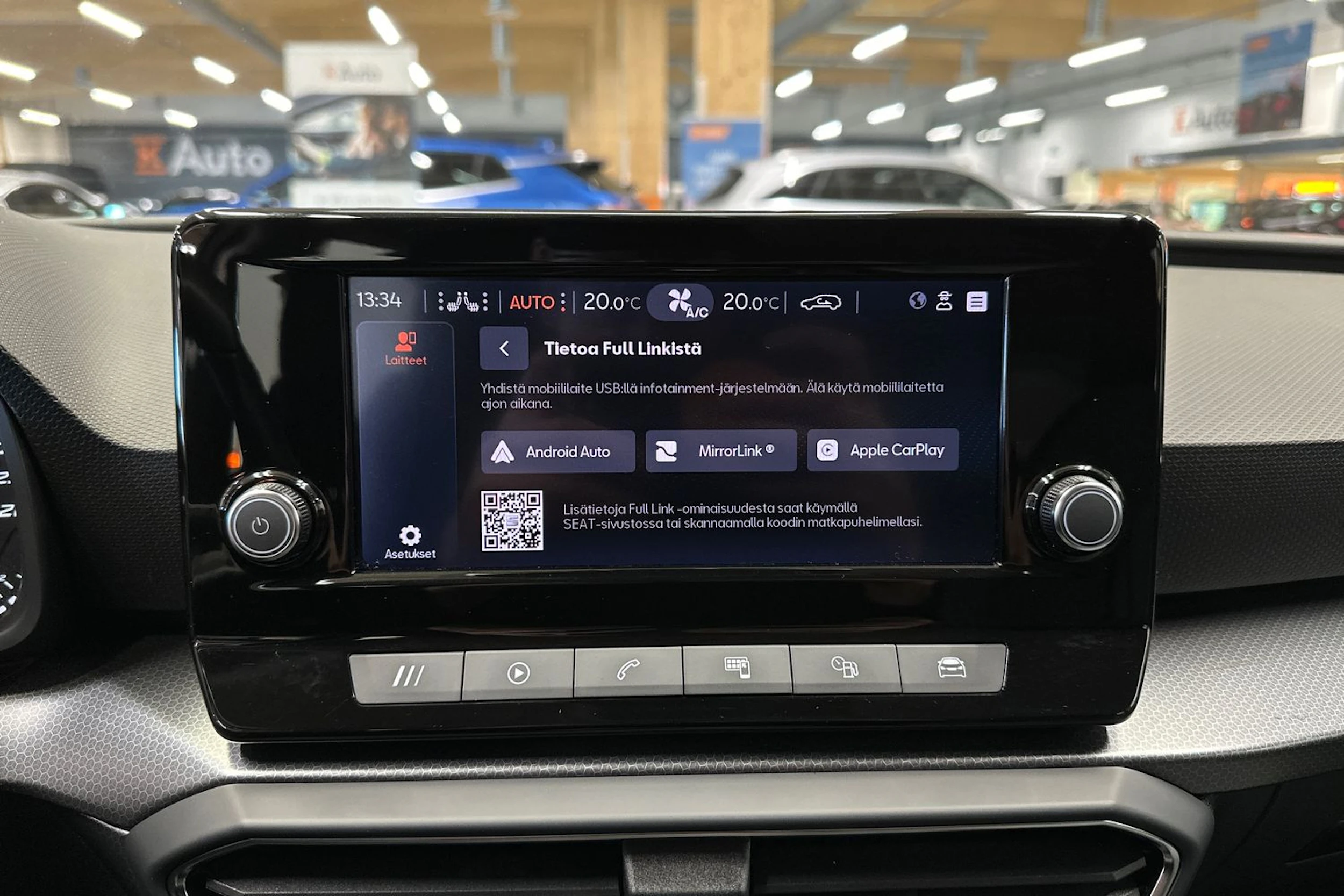 valkoinen SEAT Leon Sportstourer 2024 kuva 14.