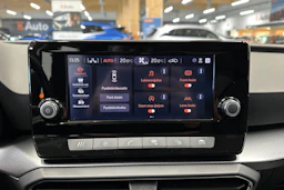 valkoinen SEAT Leon Sportstourer 2024 kuva 15.