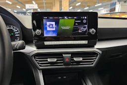 valkoinen SEAT Leon Sportstourer 2024 kuva 16.