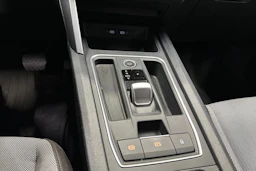 valkoinen SEAT Leon Sportstourer 2024 kuva 17.