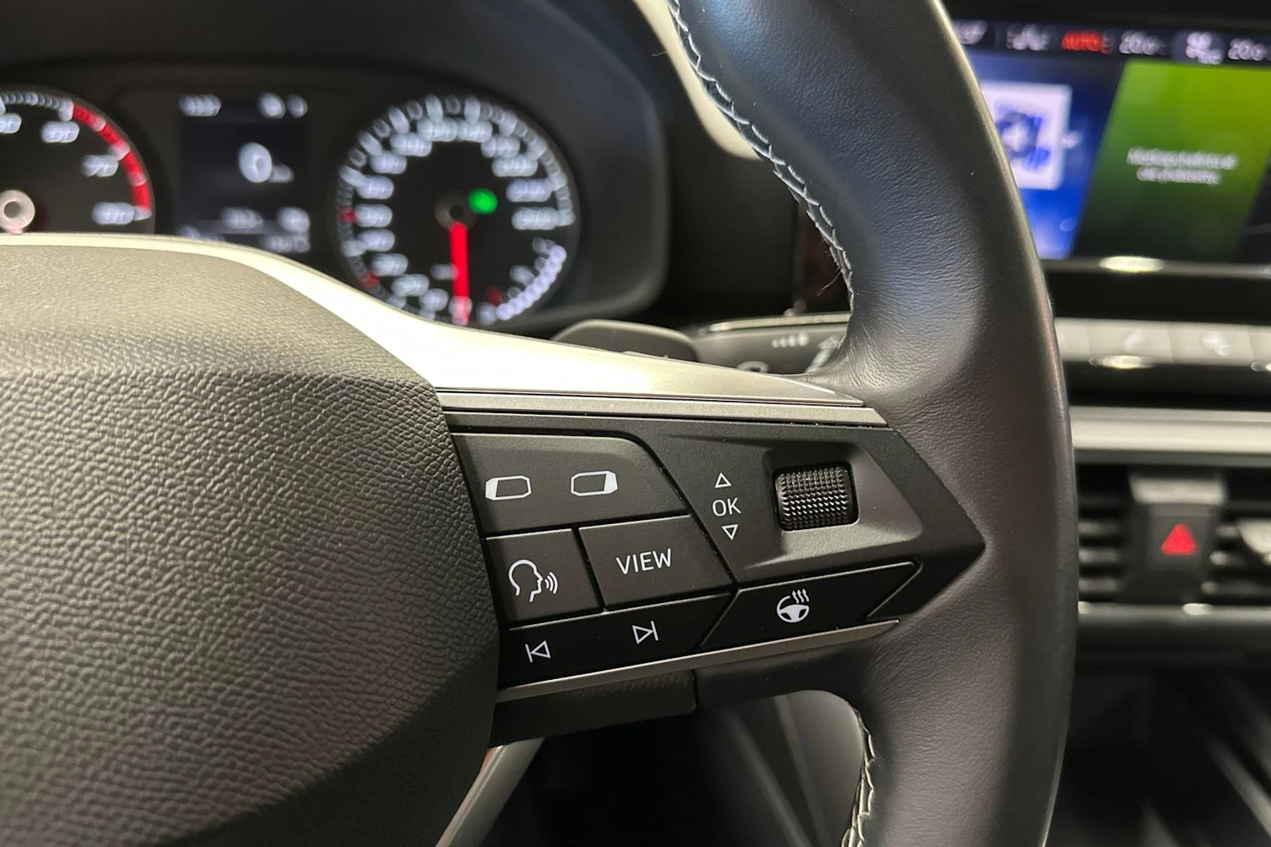 valkoinen SEAT Leon Sportstourer 2024 kuva 20.