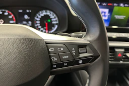valkoinen SEAT Leon Sportstourer 2024 kuva 20.