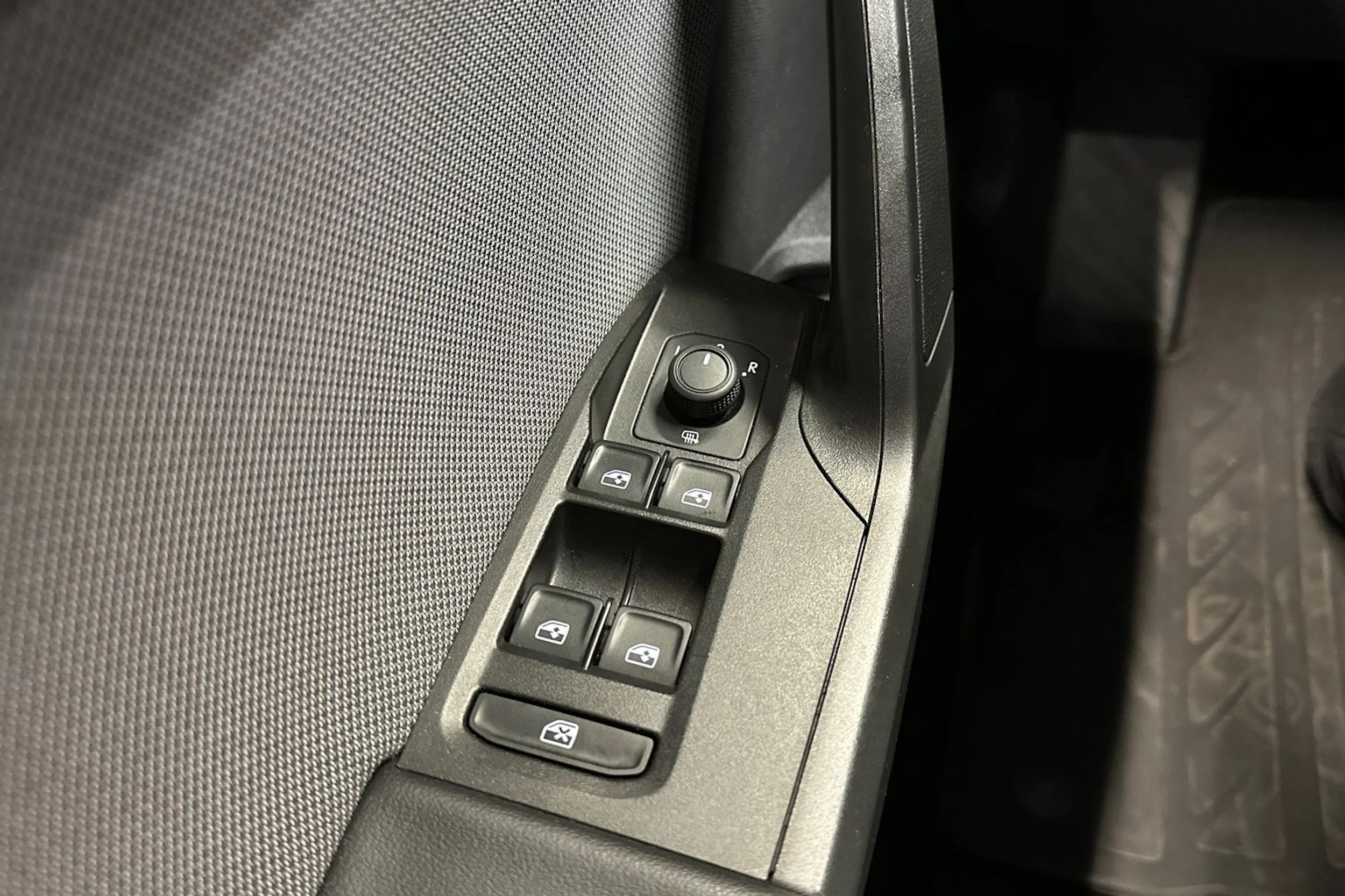 valkoinen SEAT Leon Sportstourer 2024 kuva 22.