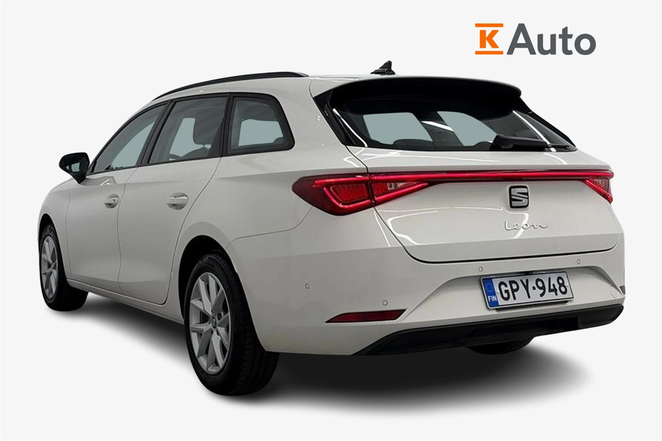 valkoinen SEAT Leon Sportstourer 2024 kuva 2.