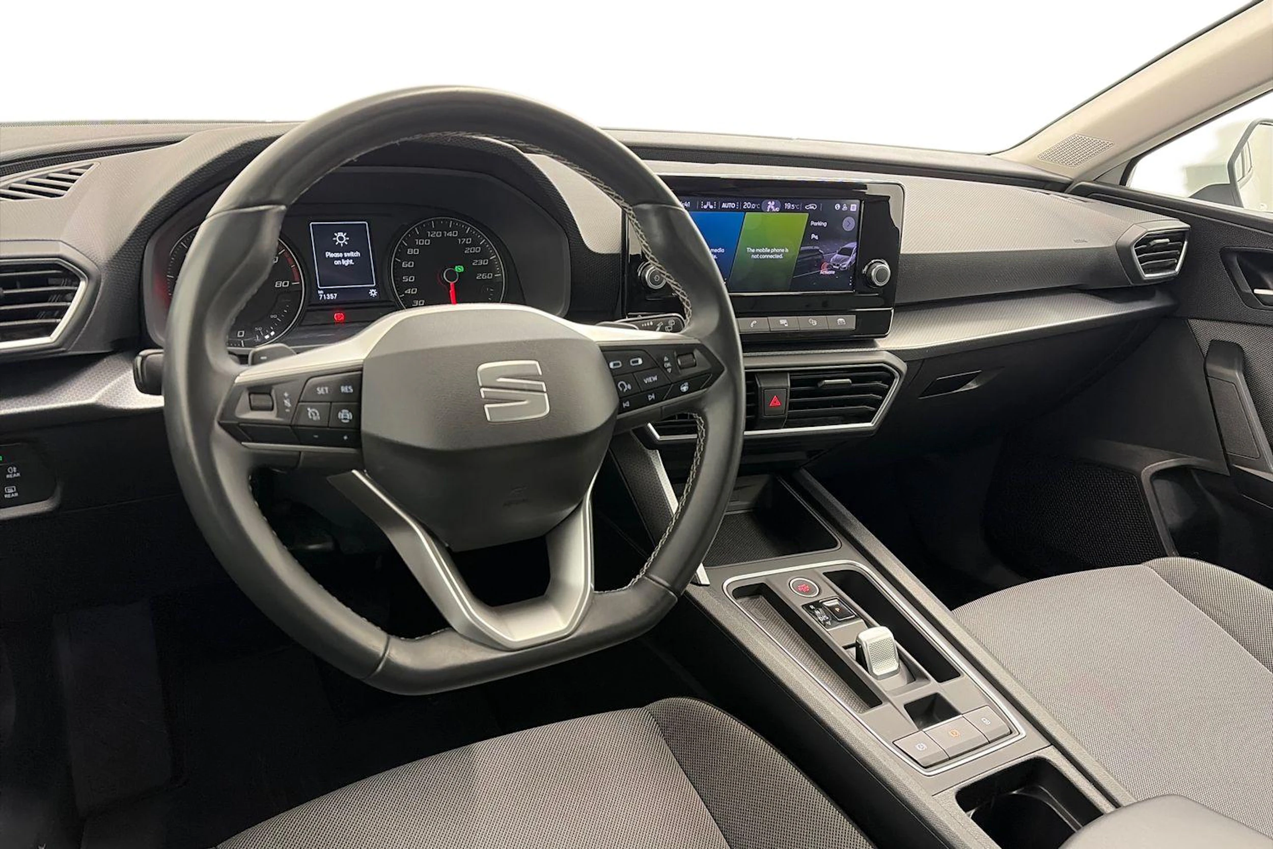 valkoinen SEAT Leon Sportstourer 2024 kuva 6.
