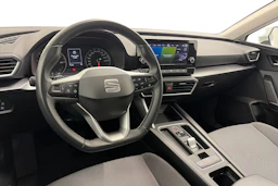 valkoinen SEAT Leon Sportstourer 2024 kuva 6.
