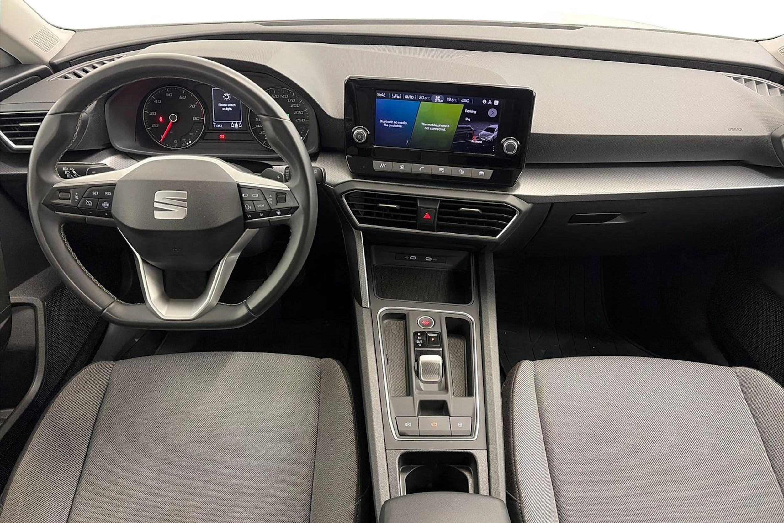 valkoinen SEAT Leon Sportstourer 2024 kuva 7.