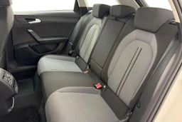 valkoinen SEAT Leon Sportstourer 2024 kuva 8.