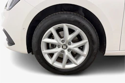 valkoinen SEAT Leon Sportstourer 2024 kuva 9.