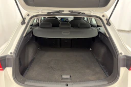 valkoinen SEAT Leon Sportstourer 2024 kuva 11.