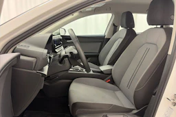 valkoinen SEAT Leon Sportstourer 2024 kuva 12.